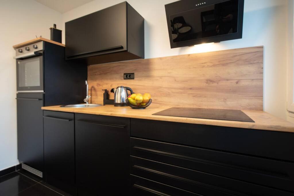Apartment Hesa- 4 Star Apartment Риека Экстерьер фото