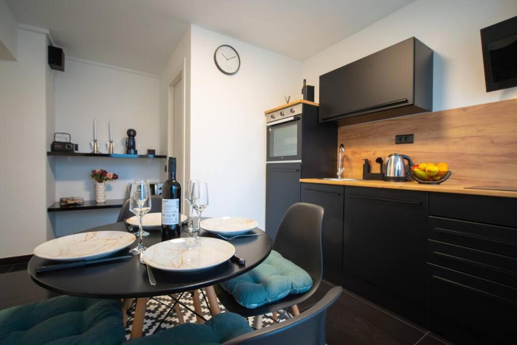 Apartment Hesa- 4 Star Apartment Риека Экстерьер фото